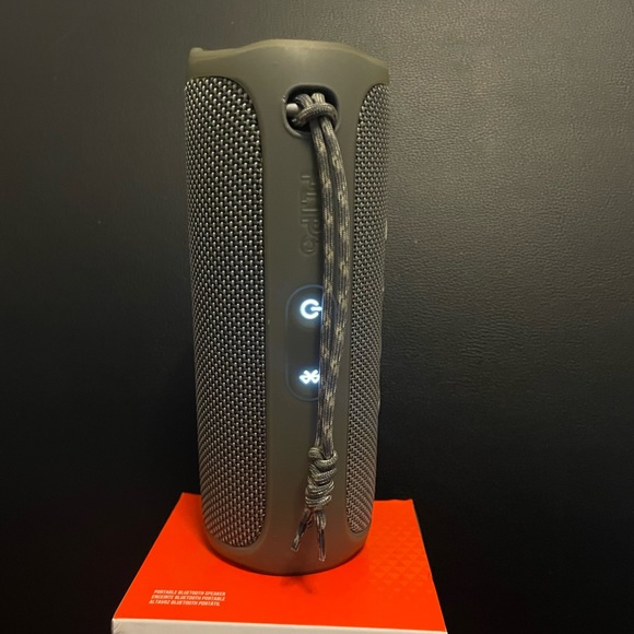 JBL Flip 5 Speaker Lightly Used (Open Box) - Picture 2 of 5